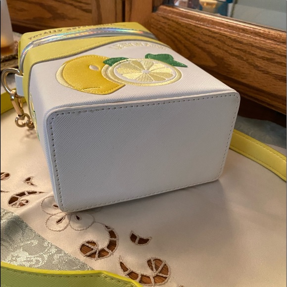 🍋 Lemonade Cross Body Purse w/ a Straw - Picture 6 of 12